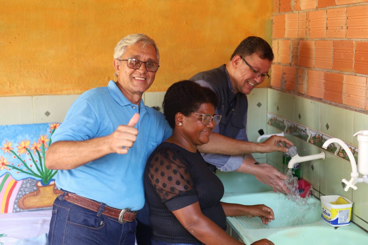 Moradores do distrito, o casal, Luiz Carlos e Irany Flores