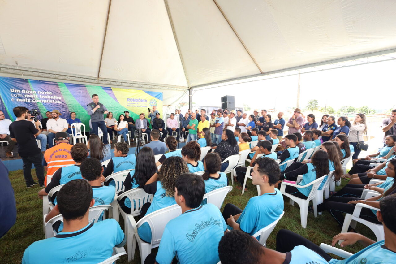 O evento reuniu autoridades, representantes da comunidade e moradores locais