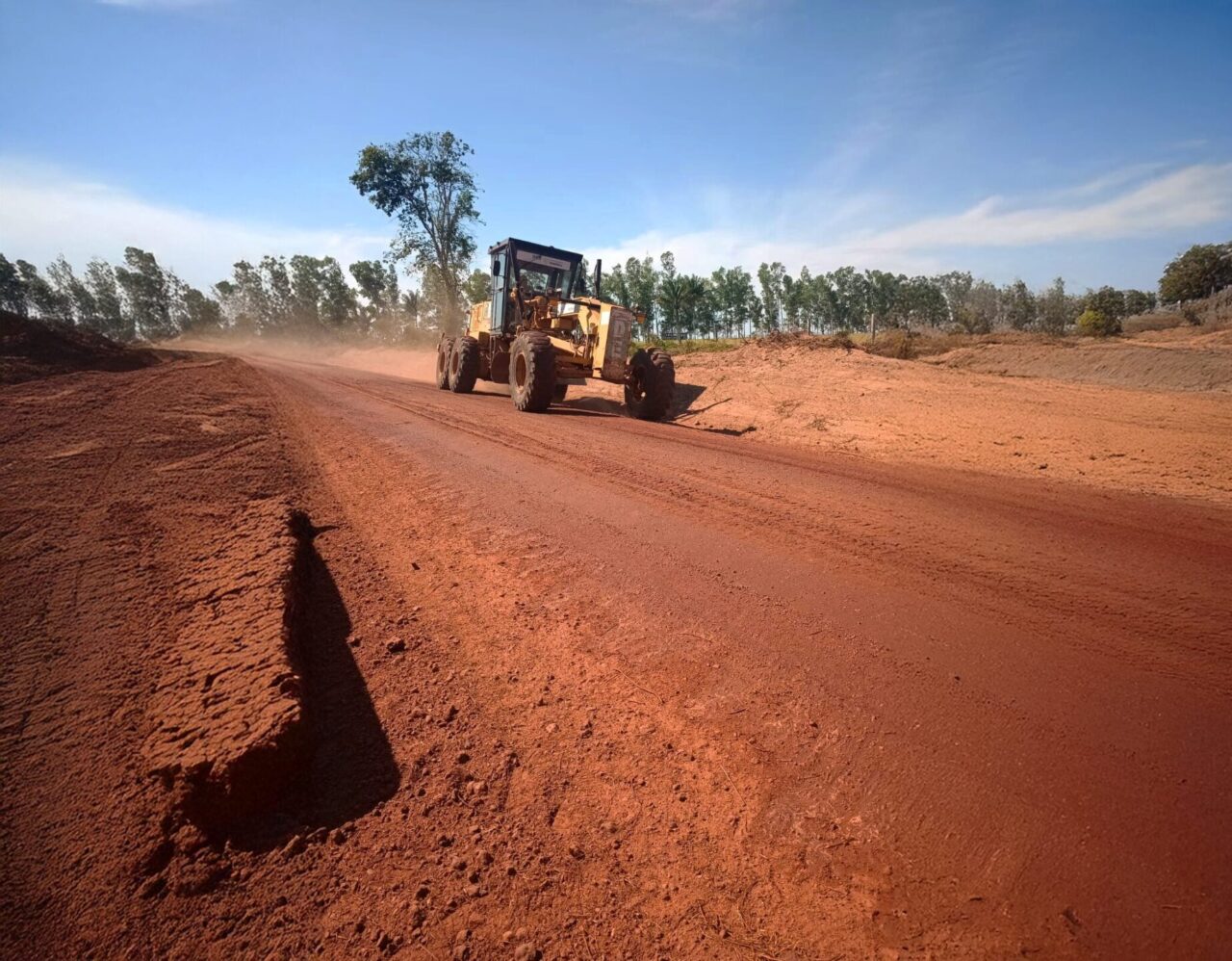 Obras na RO-493, em Pimenta Bueno