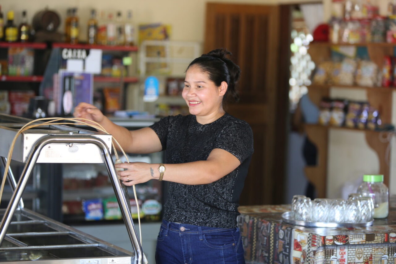 Aparecida Ferreira, dona de um restaurante na RO-420