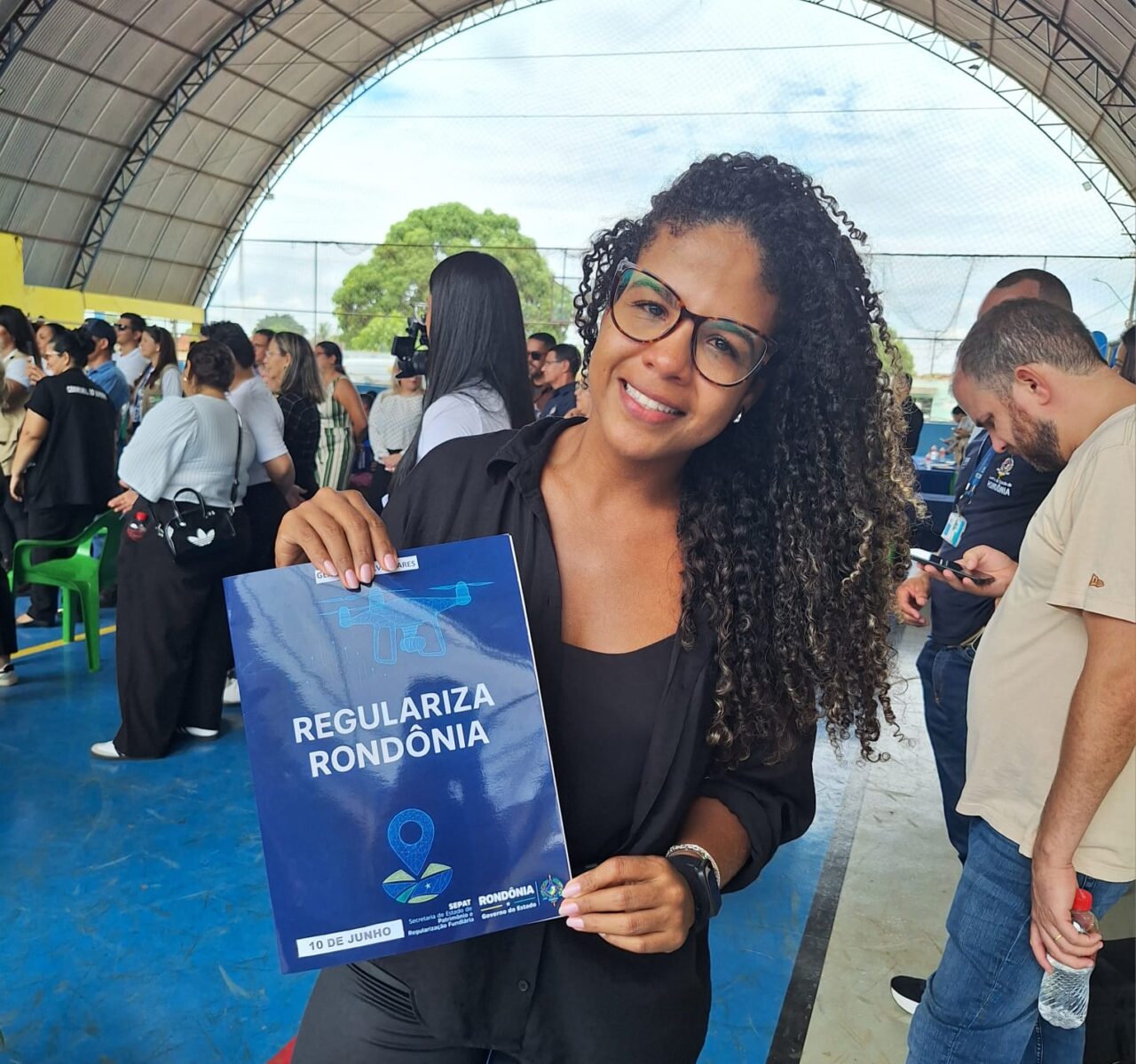 O governo entregou Certidões para moradores dos bairros Costa e Silva e 10 de Junho