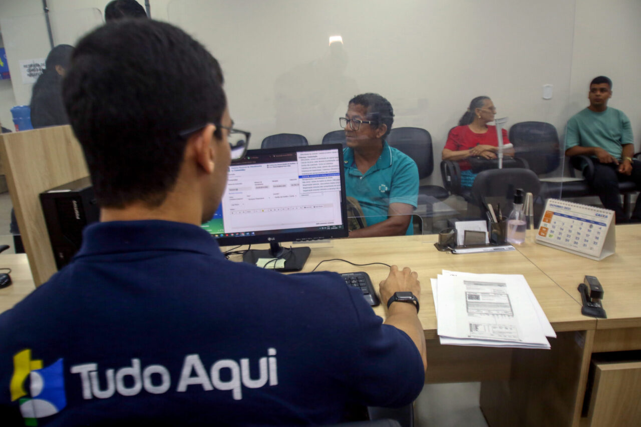 Atendimento presencial no Tudo Aqui auxilia candidatos na busca por emprego