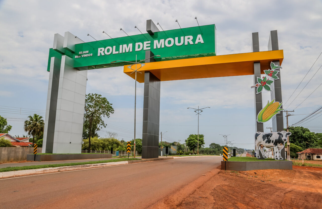 Novo portal de entrada do município de Rolim de Moura, instalado na RO-010