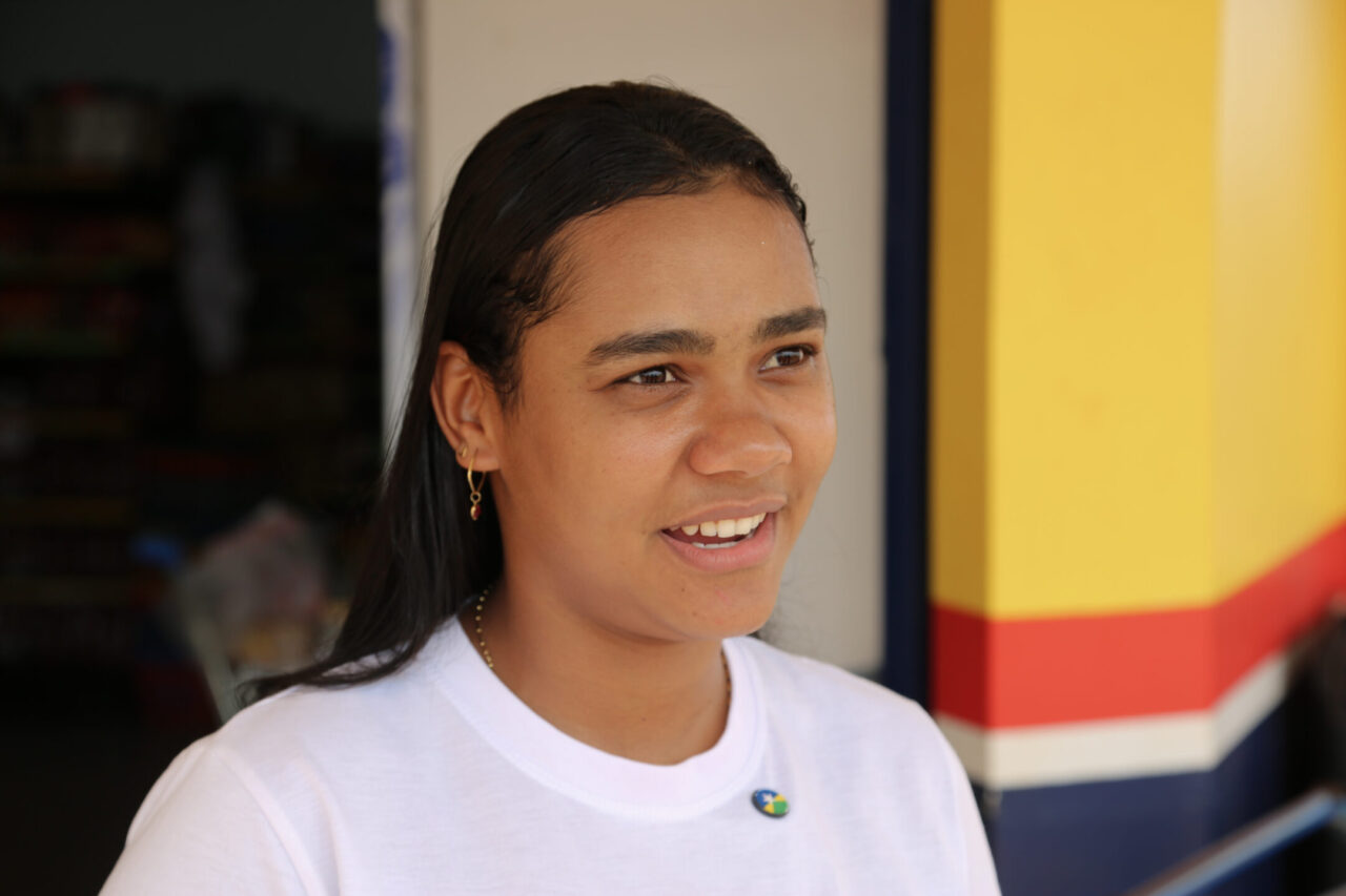 Com a nova pavimentação, Letícia vê mais qualidade de vida e benefícios para o comércio do bairro