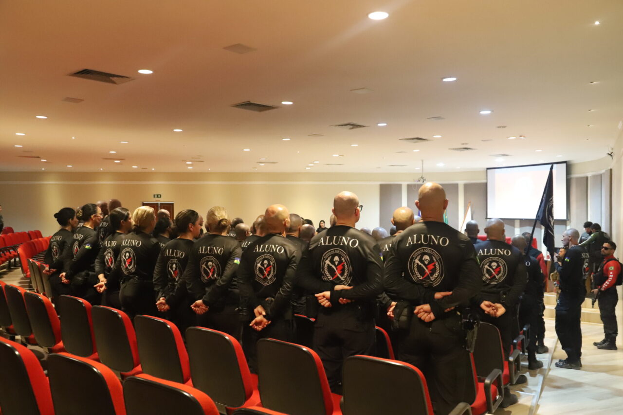 A formação prepara os profissionais com foco no uso adequado da força, legalidade e respeito aos princípios dos direitos humanos