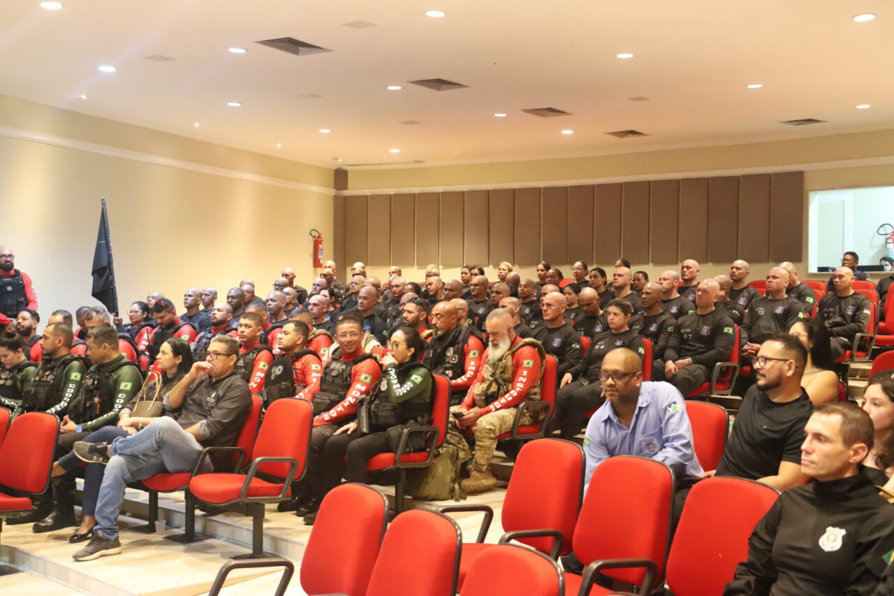 65 policiais penais e federais participam da formação