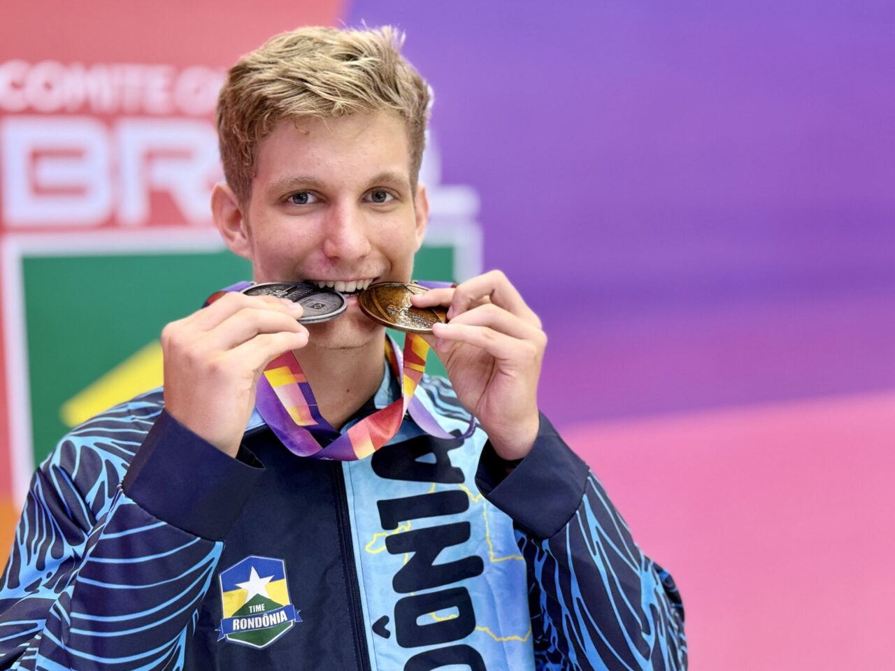 Medalhista duplo no badminton