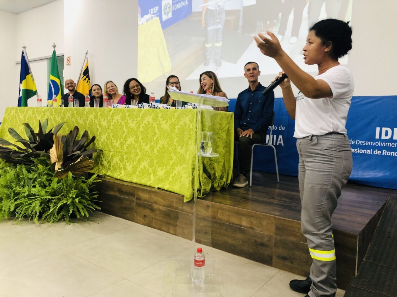 Maíra Patrícia Matos Lopes, 37, se formou no Curso de Técnico em Segurança do Trabalho e já trabalha na área