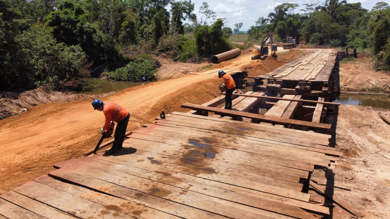 DER-RO iniciou obra de revitalização da ponte sobre o Rio Jaru