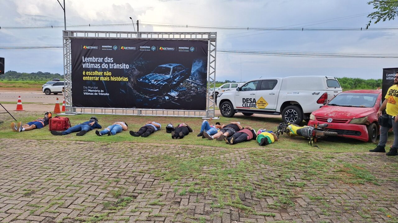 Encenação teatral, interpretada por servidores do Detran-RO, destacou consequências de atitudes imprudentes no trânsito