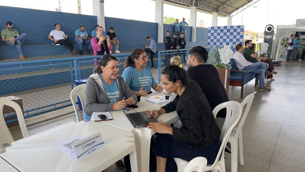População também pôde regularizar débitos, emitir certidões e esclarecer dúvidas fiscais
