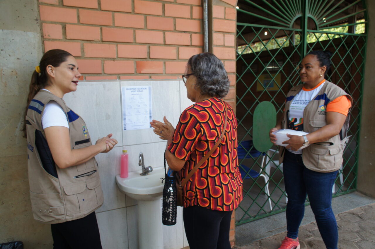 Orientações educativas sobre higiene pessoal e domiciliar