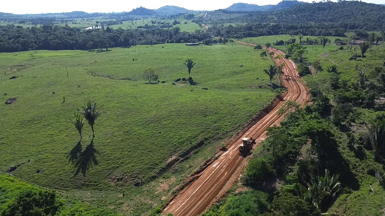 Governo de RO realiza manutenção na RO-408 entre Campo Novo e o distrito de Jacilândia