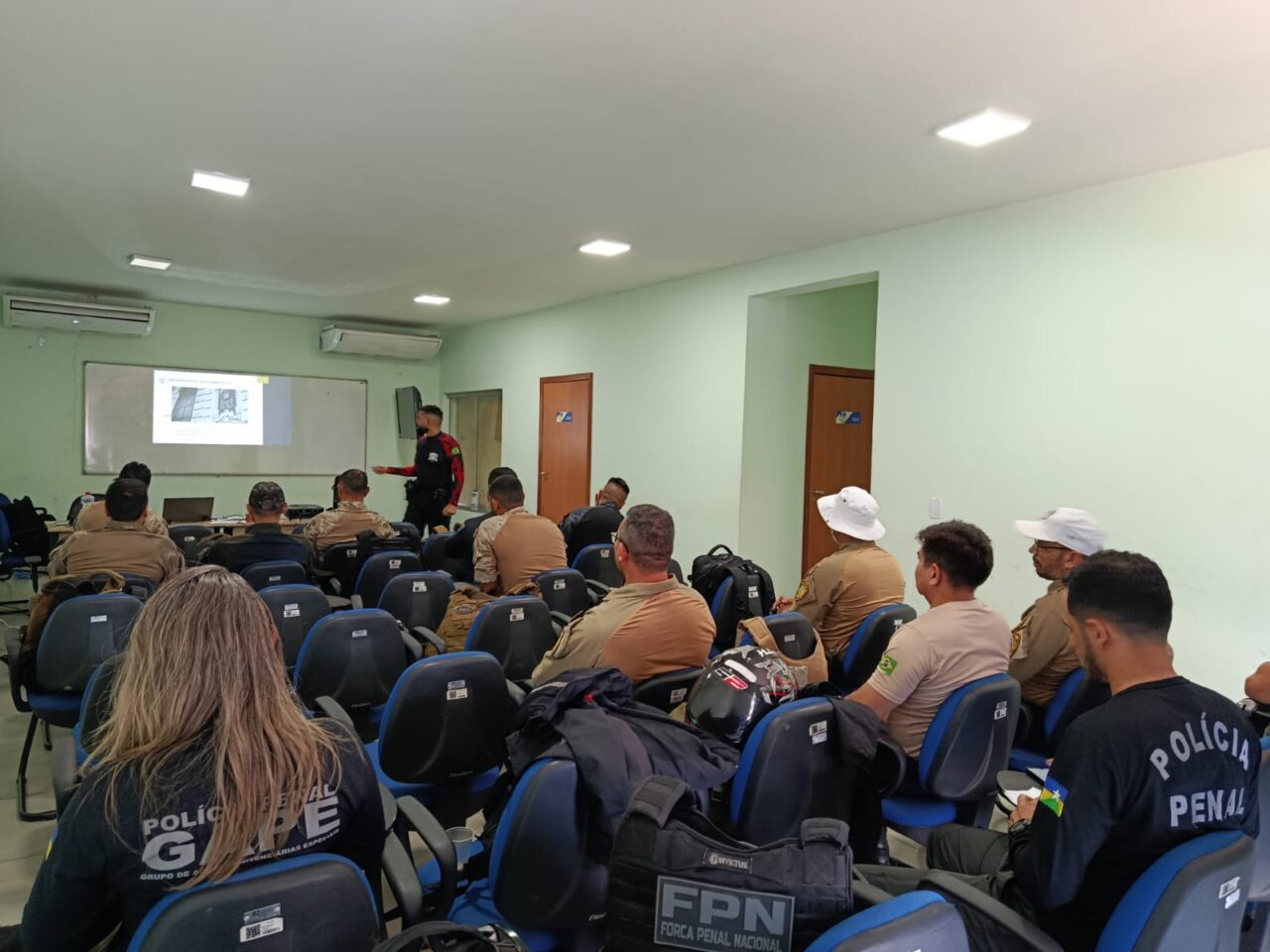 Curso de “Sobrevivência Policial Jurídico-Administrativa” fortalece atuação integrada no sistema prisional
