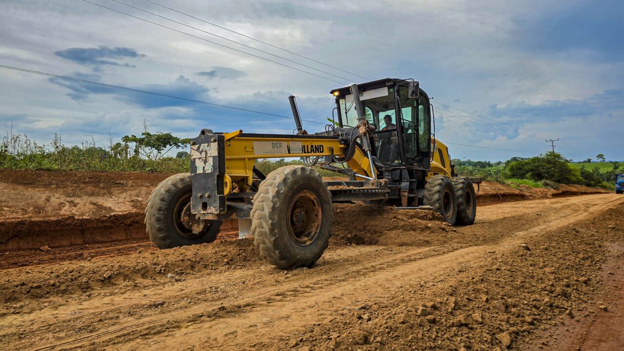 DER executa serviços de melhoria na RO-010, entre a BR-429 e Nova Brasilândia