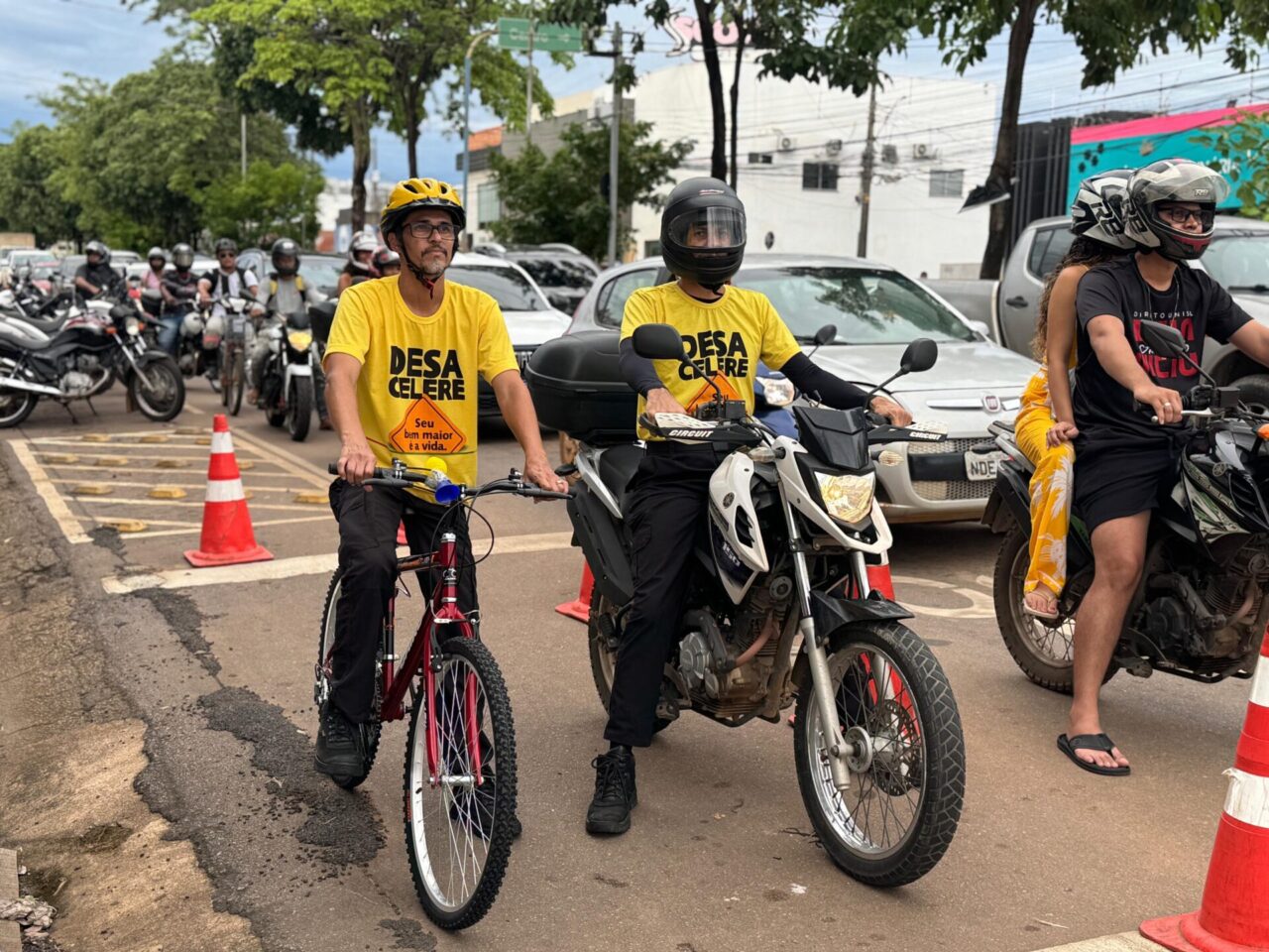 Educadores de trânsito simulam comportamento correto no trânsito