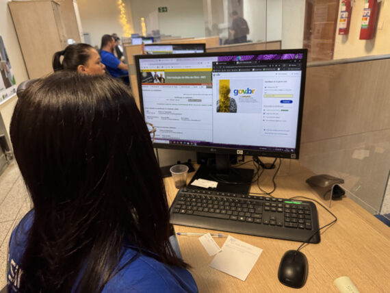 No local, a população recebe orientação para criar ou recuperar a conta GOV.BR