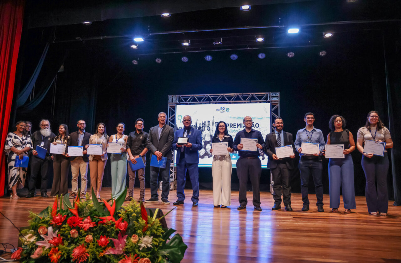 Durante a cerimônia, foram homenageados auditores de controle interno e demais servidores da CGE-RO