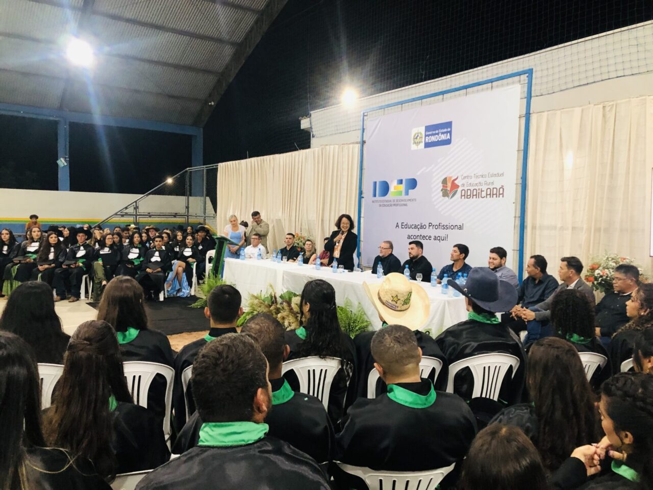 Cerimônia contou com as presenças de autoridades e representantes da comunidade escolar