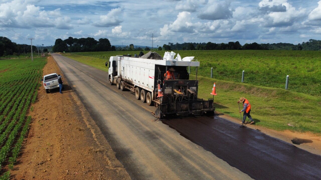 Obra de microrrevestimento garante mais segurança e durabilidade na RO-133