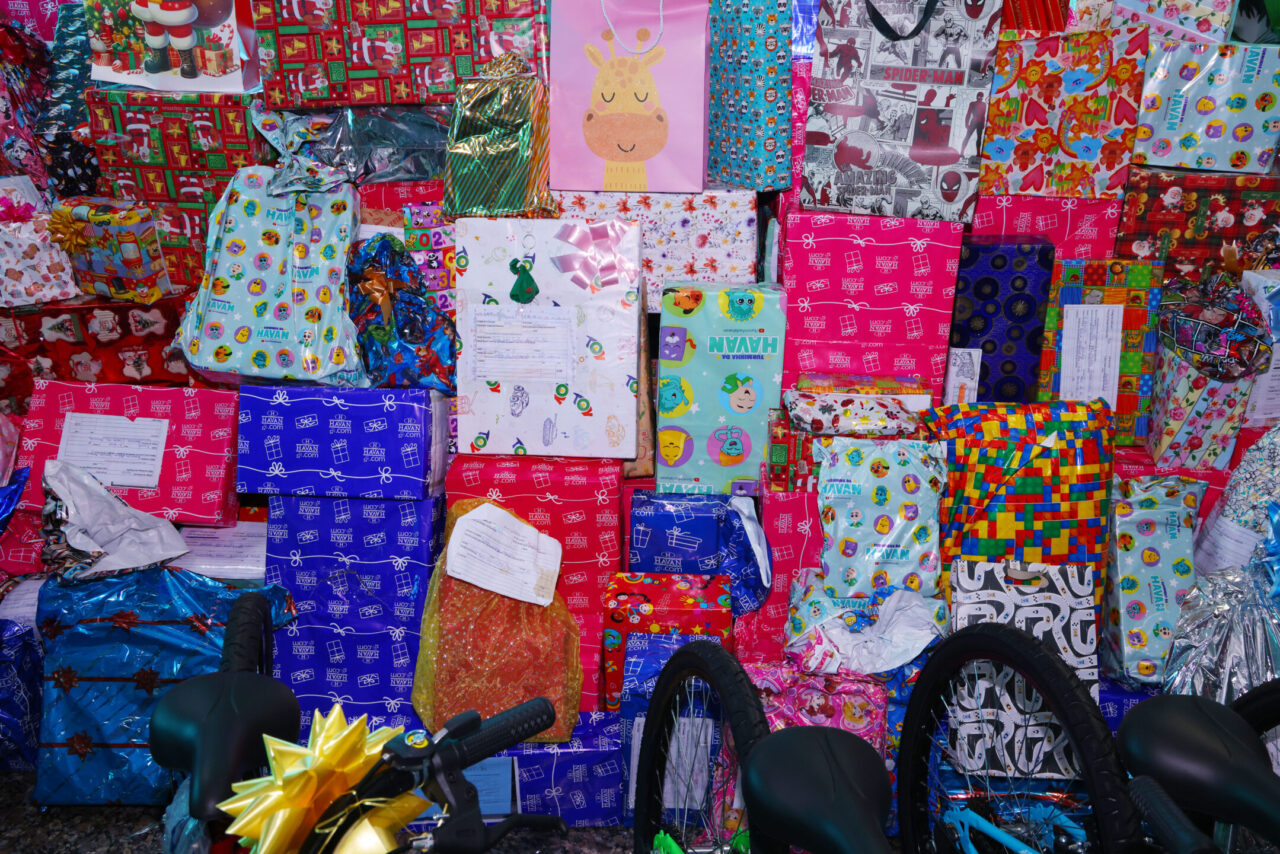 Os presentes foram entregues para doação para que cheguem às crianças em situação de vulnerabilidade social