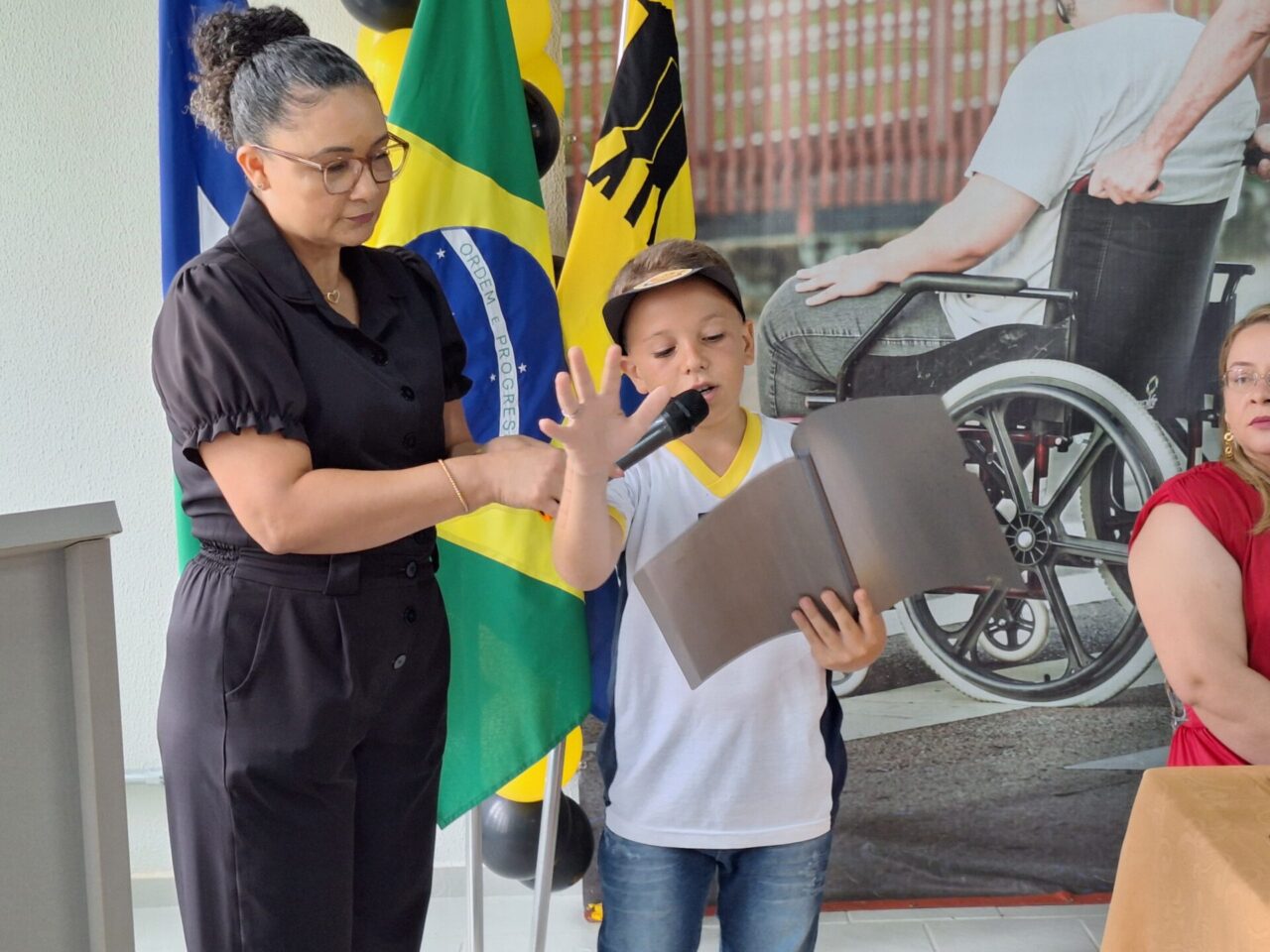 Aluno fez juramento para formação dos Agente Mirins de Cidadania