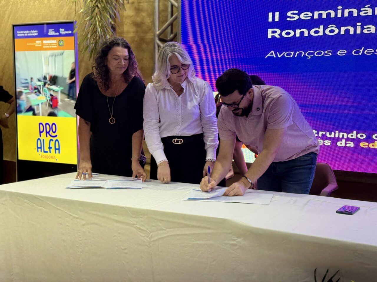 A política se articula ao Compromisso Nacional Criança Alfabetizada