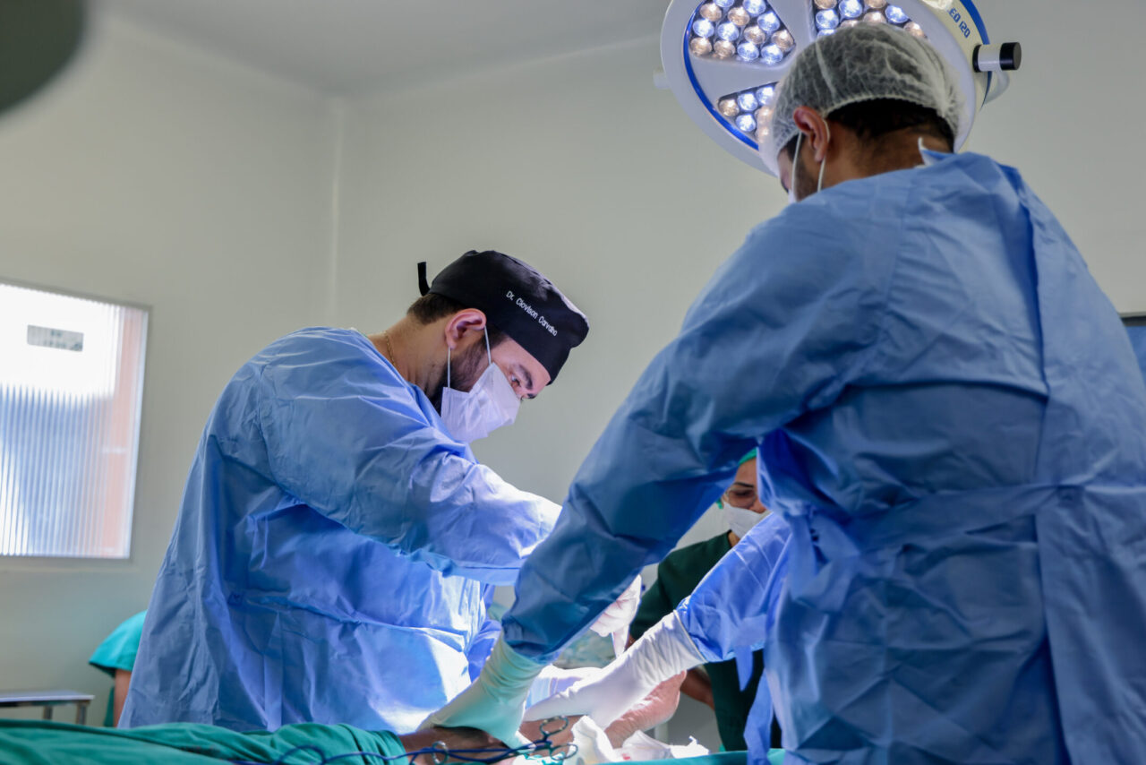 Profissionais atuam diariamente na assistência de alta complexidade