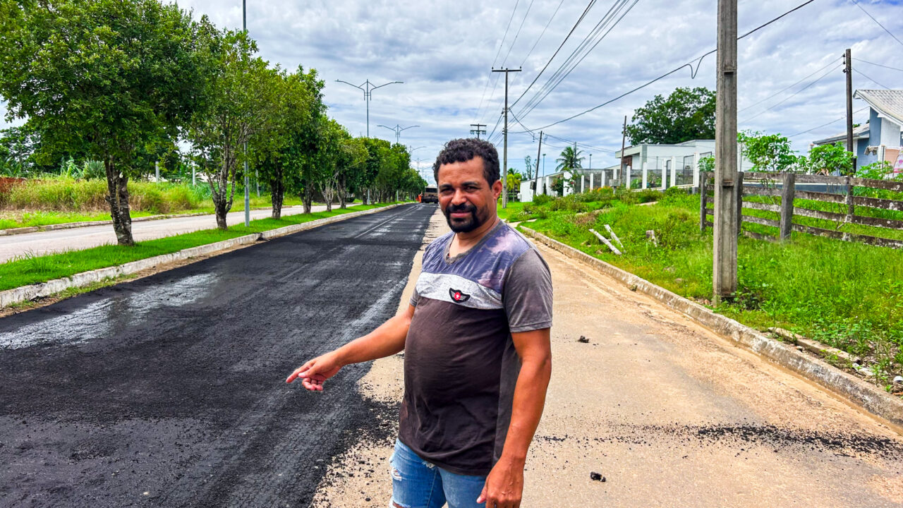 Morador de Tarilândia, Marcos Oliveira, confere de perto obra executada pelo DER-RO
