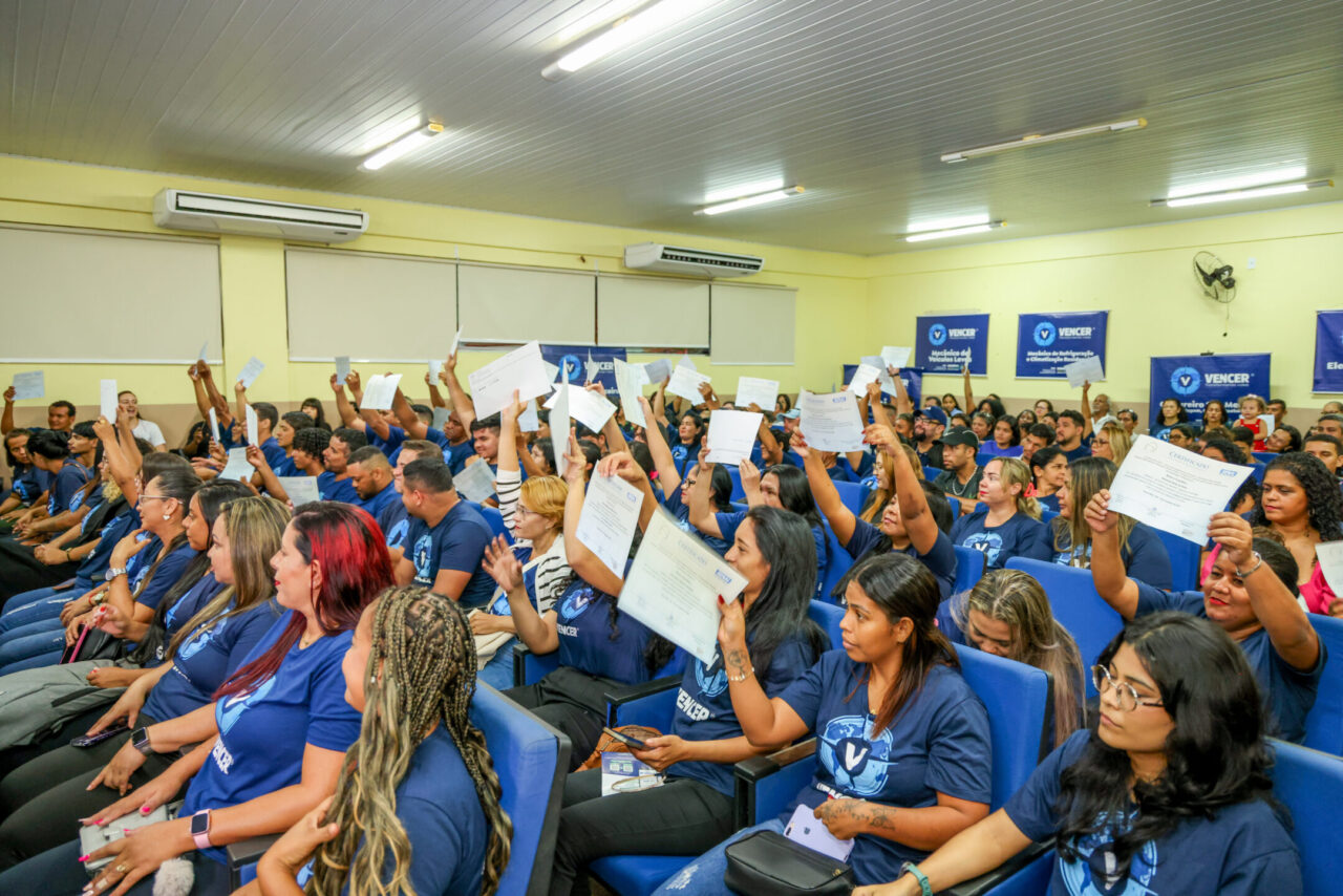 Mais uma remessa de kits profissionais do programa Vencer é entregue pelo governo de RO para 126 concluintes