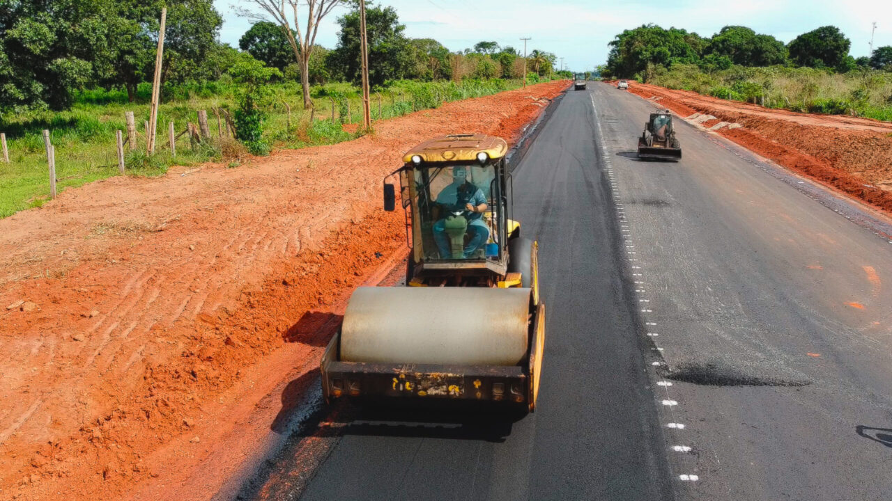 RO-494 sentido Primavera de Rondônia recebe asfalto novo