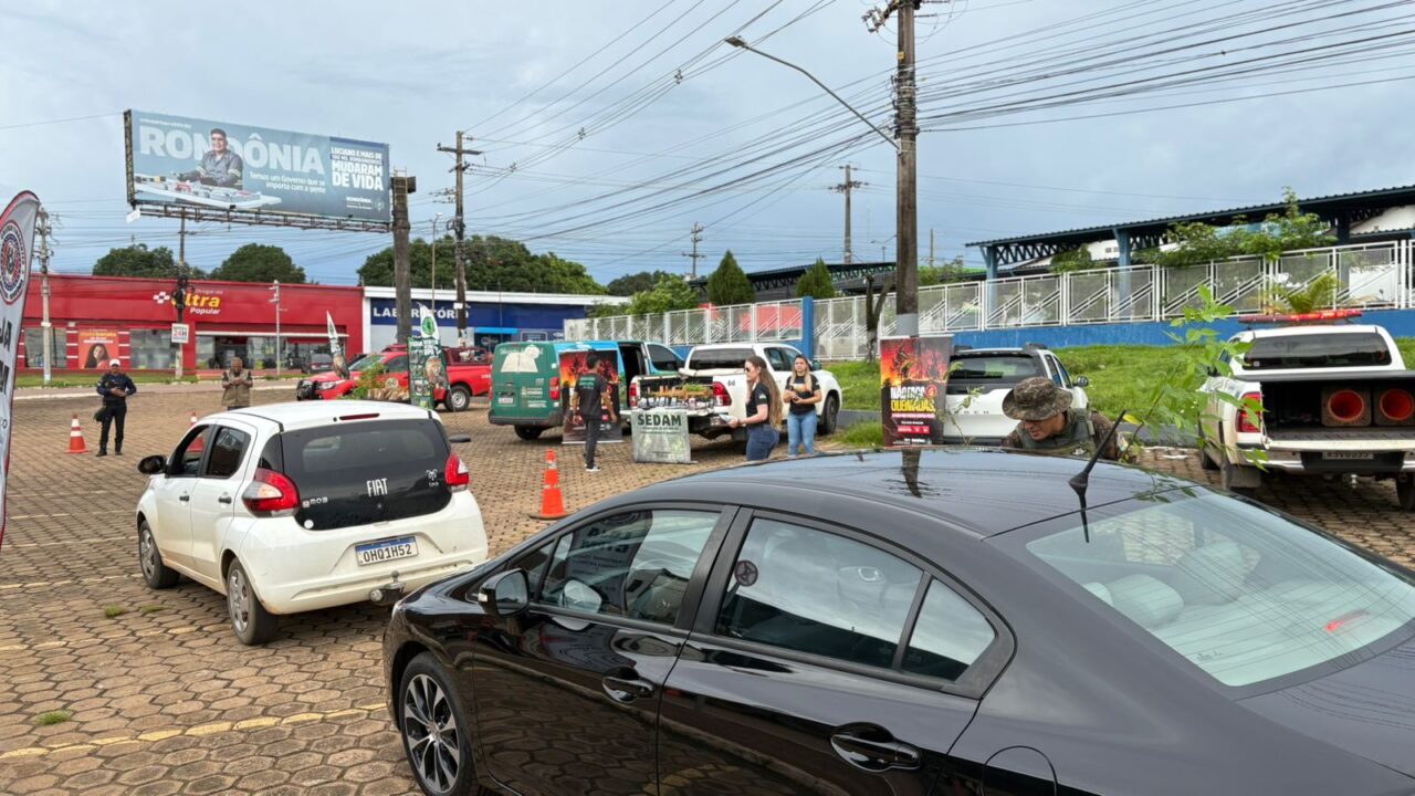 Durante as atividades foram realizadas abordagens educativas e distribuição de mudas