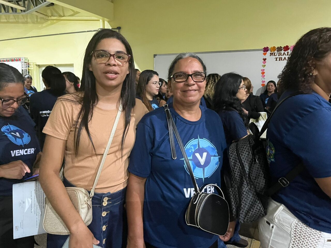 Nizonete concluiu o curso de modelista de roupas e serve como exemplo para filha Aline