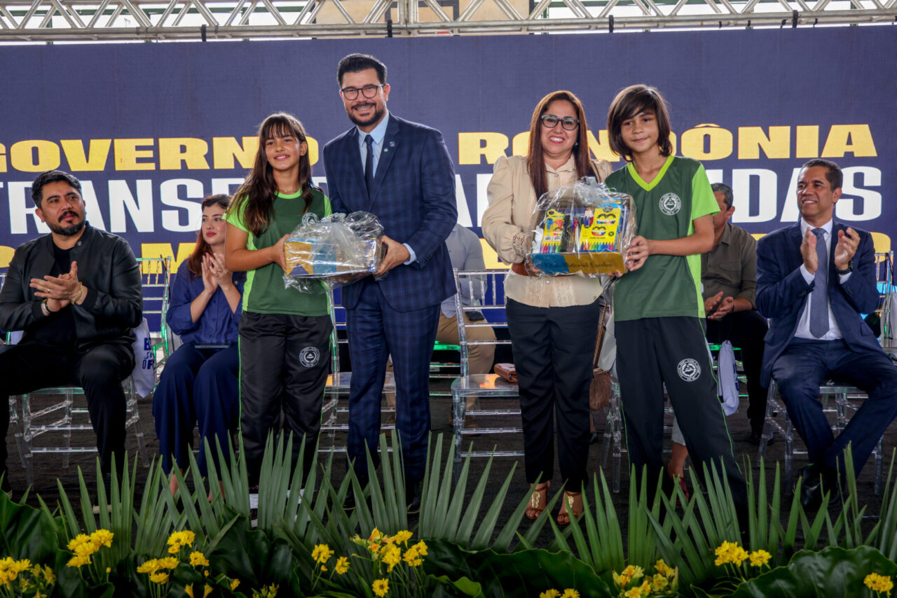 Distribuição de mais de 222 mil kits de materiais didáticos, um investimento de R$ 18,9 milhões do governo de Rondônia