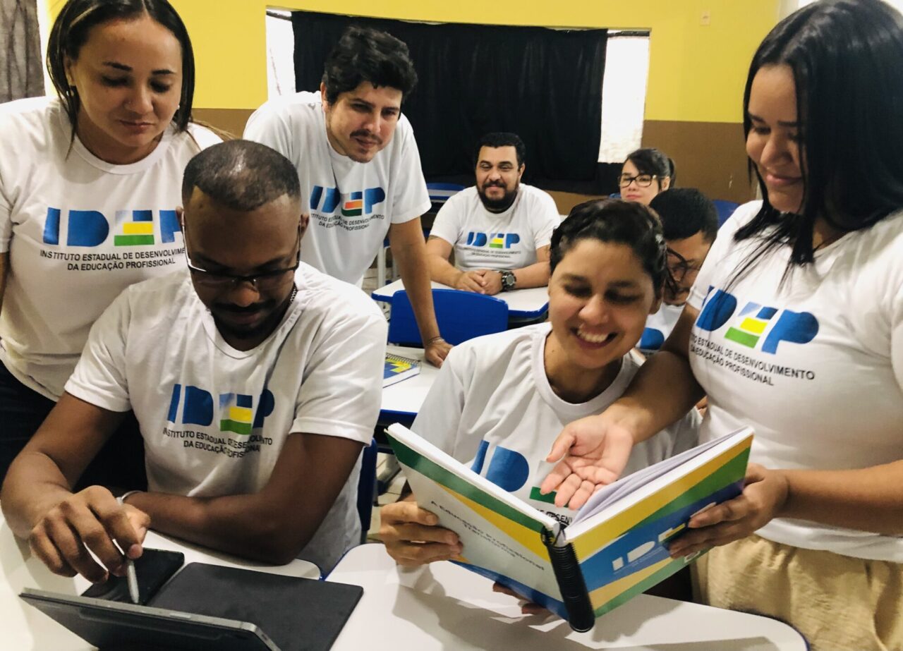 Ensino técnico é opção para quem busca uma nova profissão, conforme as tendências do mercado de trabalho