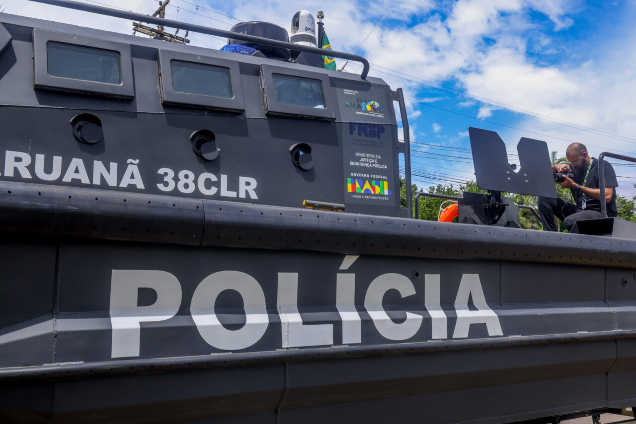 Governo de RO investe 28 milhões em equipamentos e entrega primeira lancha blindada para Segurança Pública