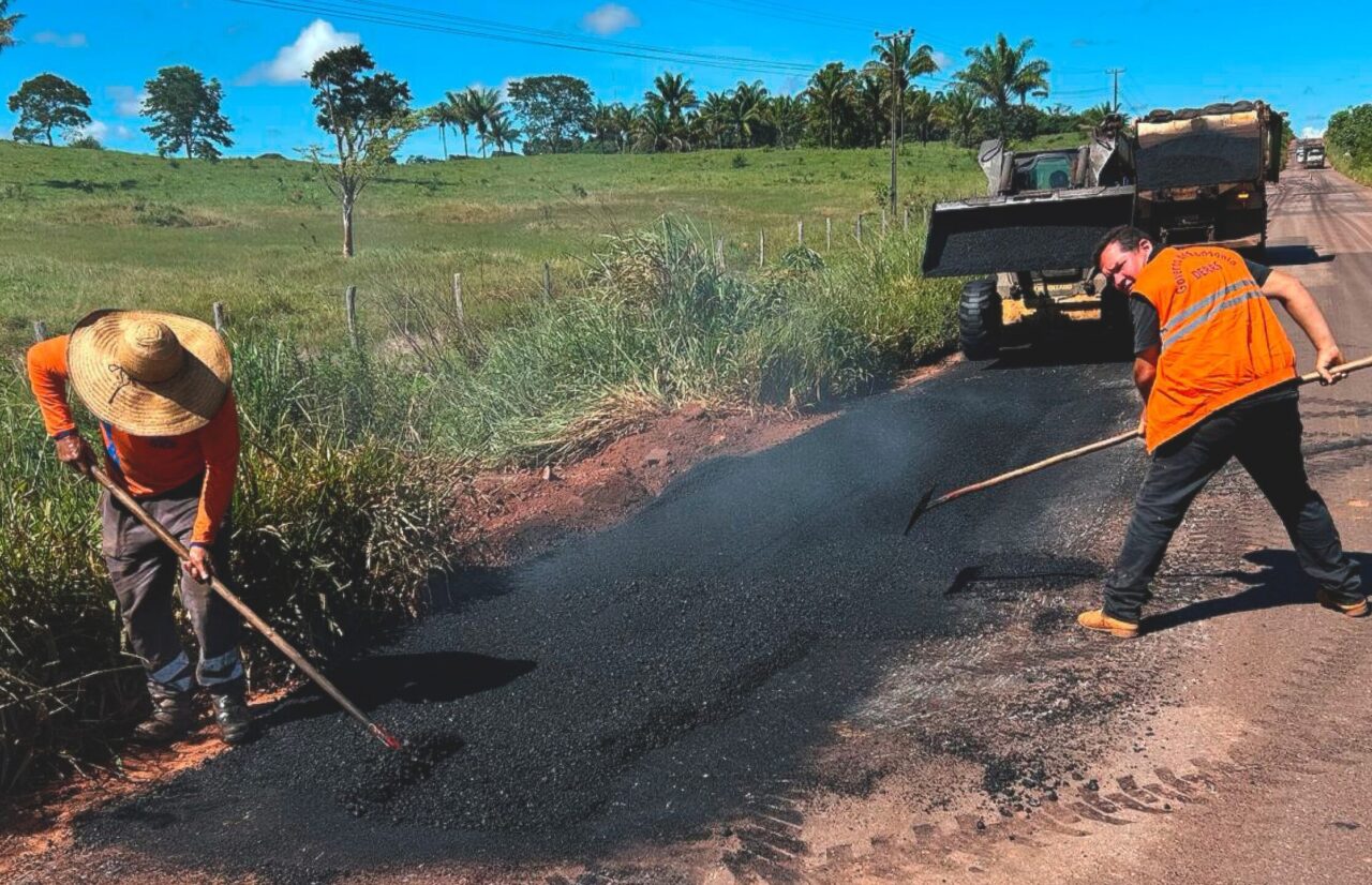 Rodovia-010 recebe 46 km de manutenção asfáltica entre Pimenta Bueno e distrito de Nova Estrela