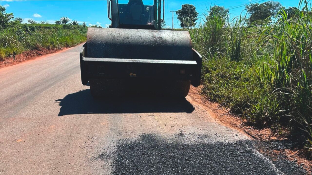 Os trabalhos estão sendo executados pelo DER-RO, por meio da Usina de Asfalto de Cacoal