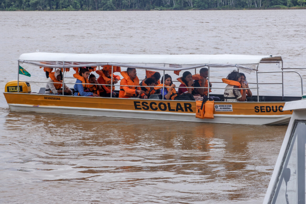 Transporte escolar fluvial garante acesso à educação e transforma a realidade de comunidades ribeirinhas
