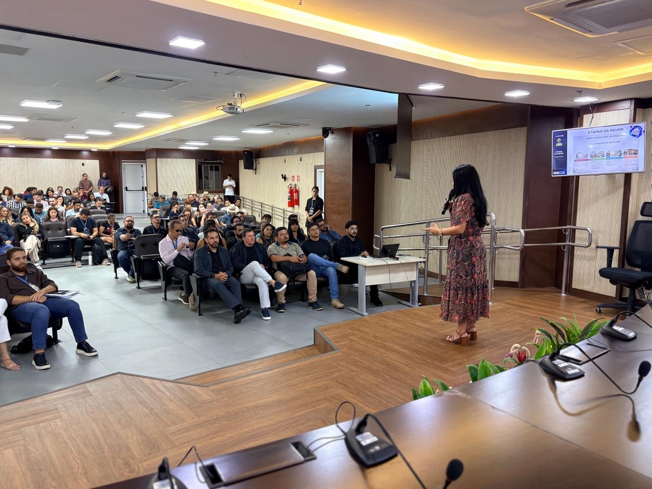 O evento continua com realização de palestras e troca de experiências e conta com participantes de várias regiões do Estado