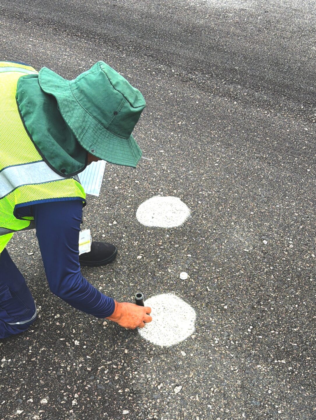 Serviços realizados para verificar as condições das pistas de pouso e decolagem