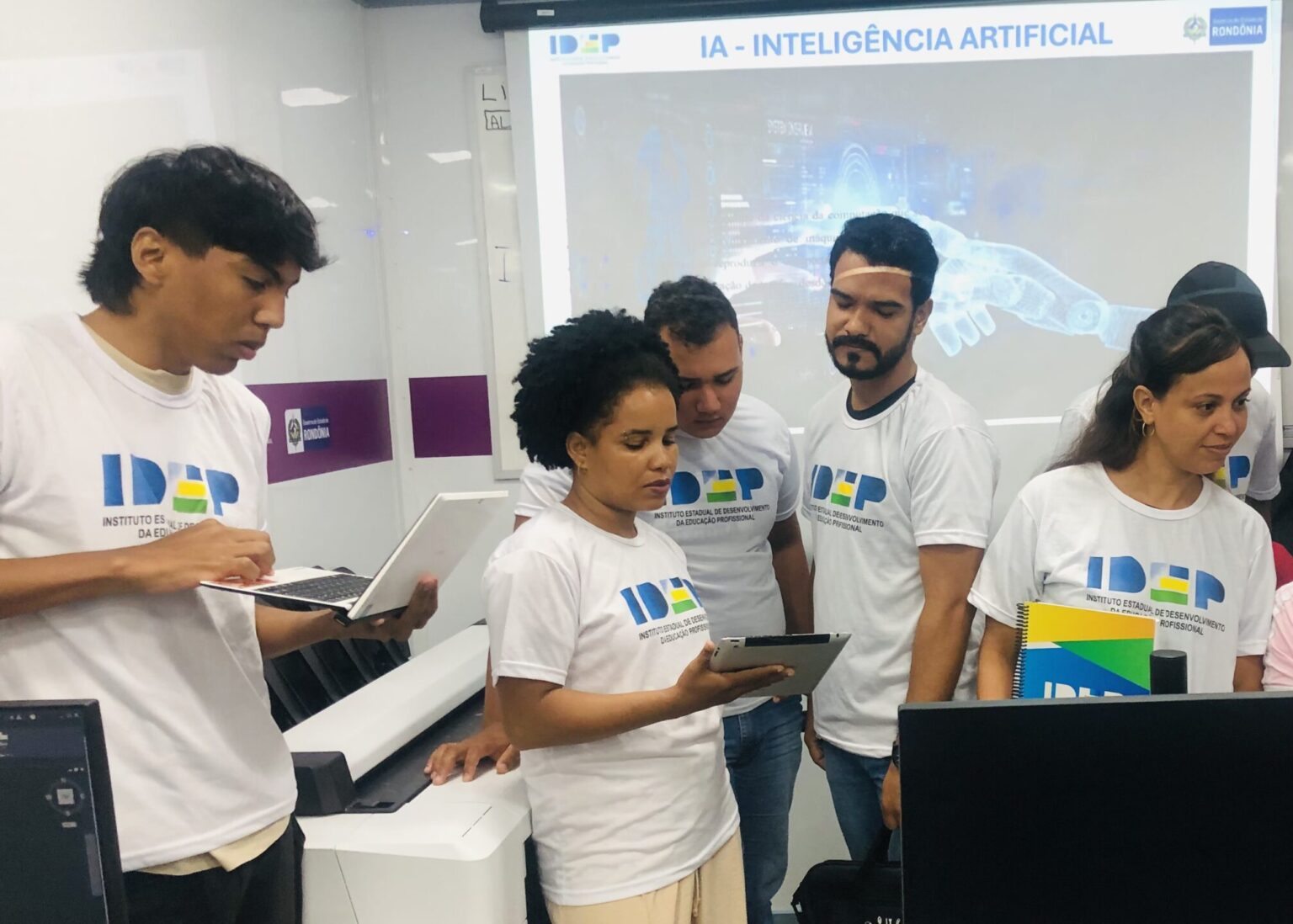 Entre os cursos ofertados está o de Introdução à Inteligência Artificial ( IA)