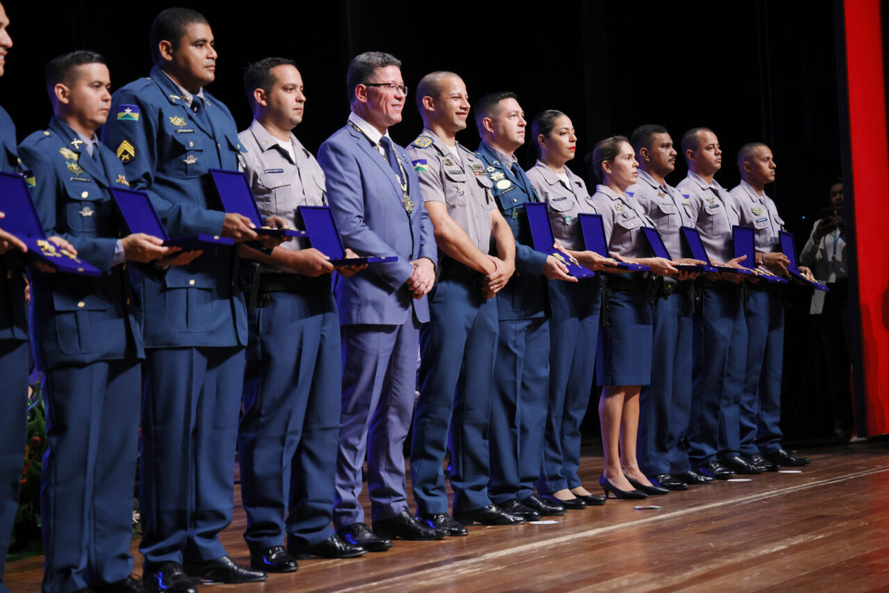 Homenageados recebem a Medalha Marechal Rondon em Porto Velho