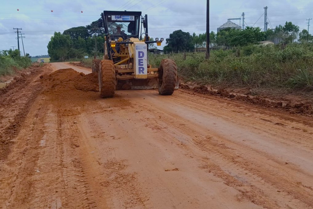 DER executa manutenção na RO 458 a 459 Vale do Jamari