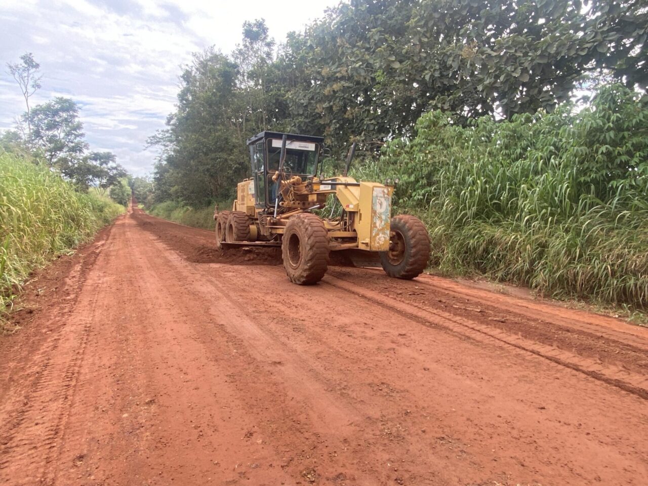 Governo de RO inicia recuperação na RO-135 e garante trafegabilidade até o Porto Rolim de Moura do Guaporé