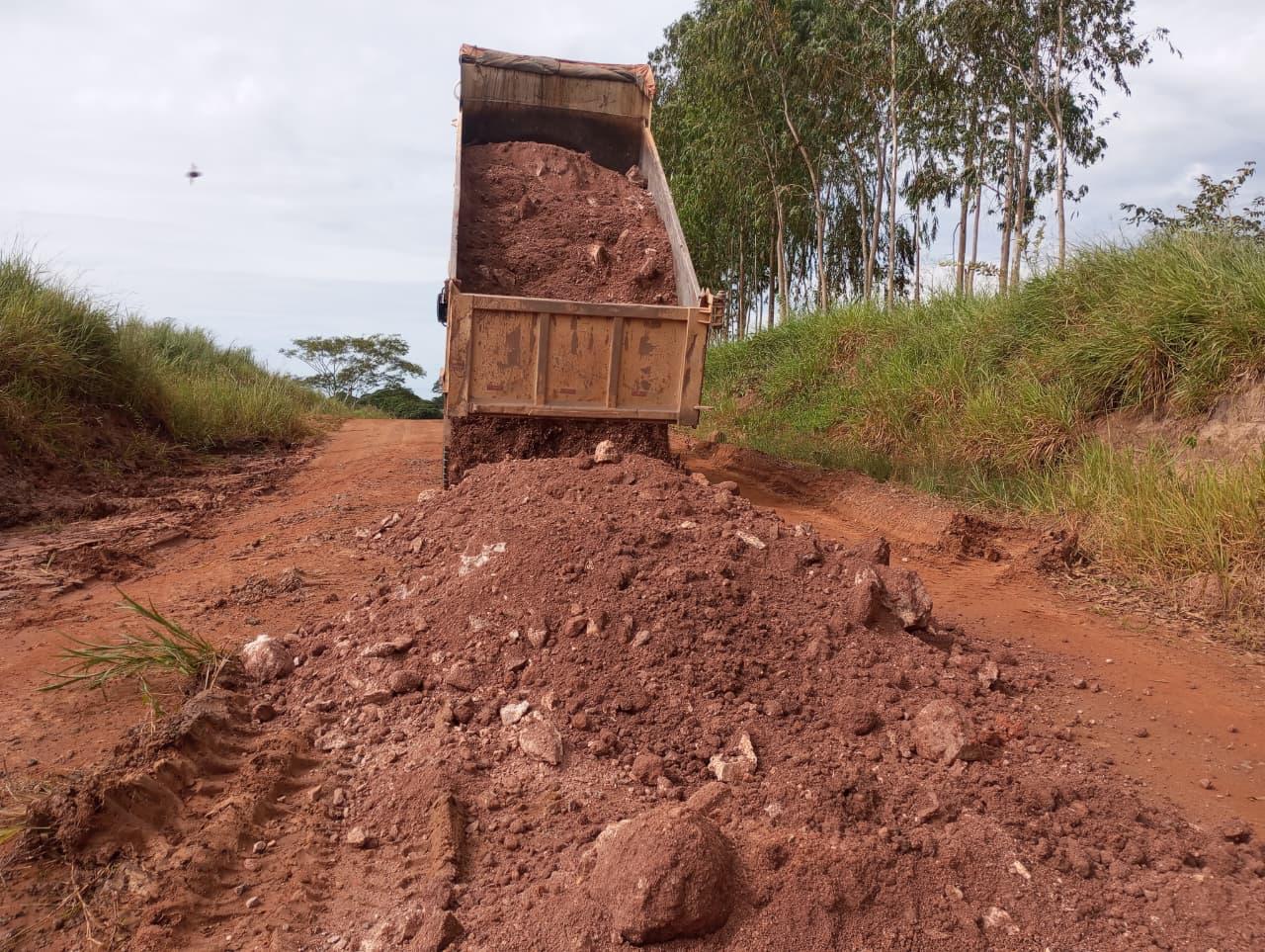 Trechos específicos estão recebendo reposição de cascalho