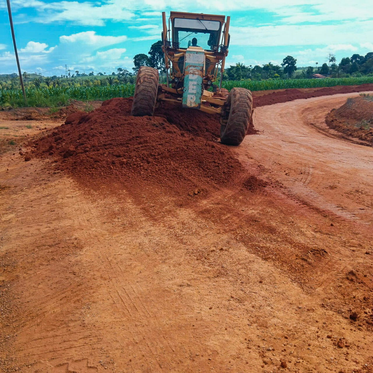 Rodovia 458 recebe manutenção e melhorias para garantir melhor trafegabilidade entre Alto Paraíso e Triunfo