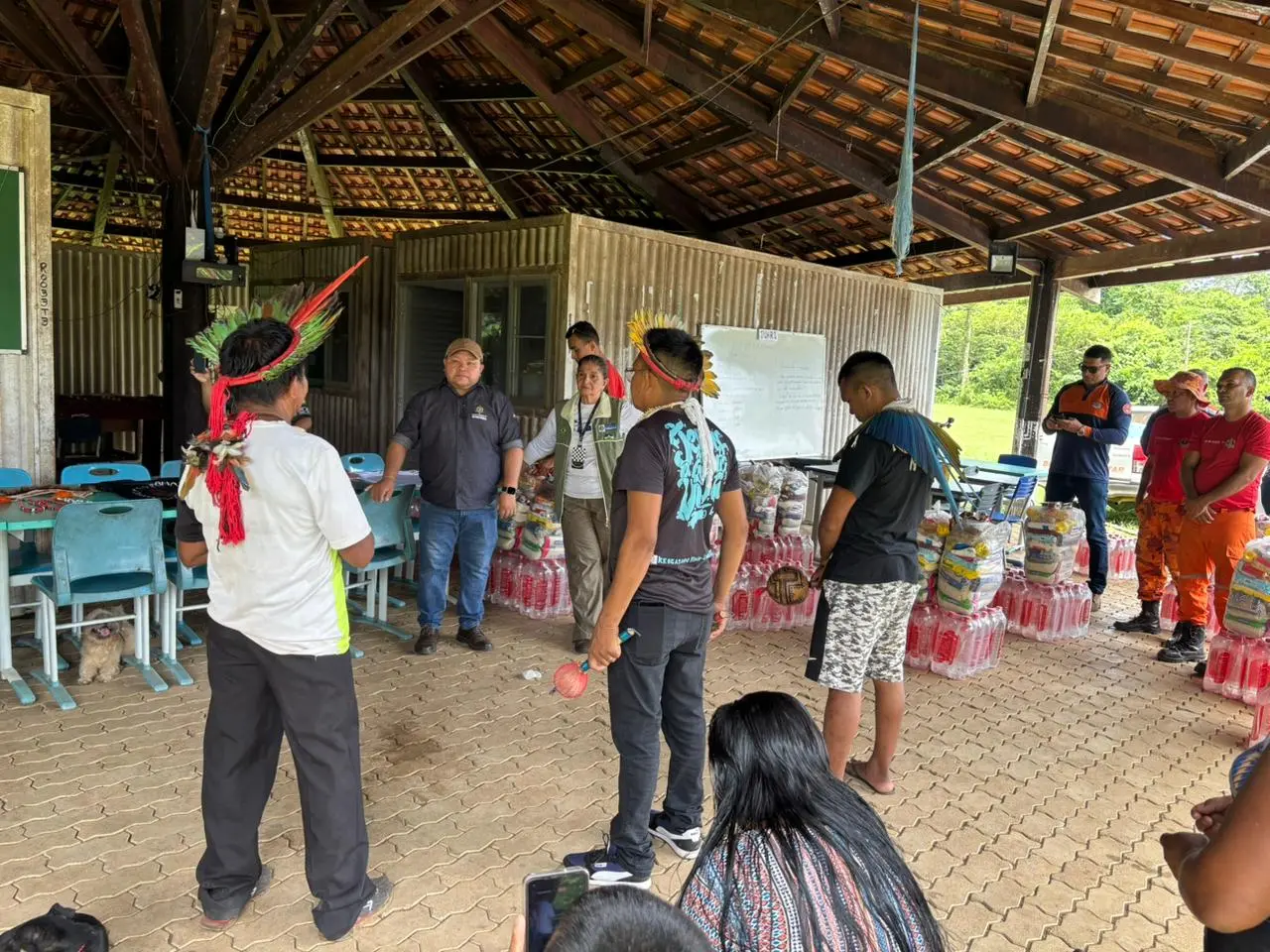 Famílias indígenas recebem do governo de RO cestas básicas e água mineral