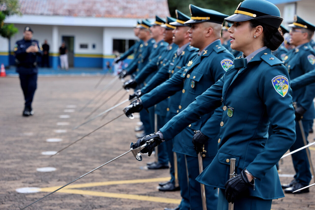 Entrega de medalhas de reconhecimento em solenidade alusiva a Tiradentes