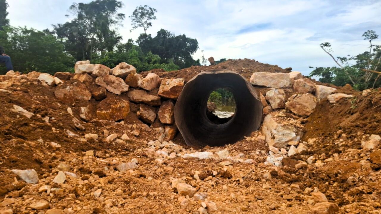 Recuperação da RO-455 restabelece tráfego e acesso ao distrito de Oriente Novo, no Vale do Jamari